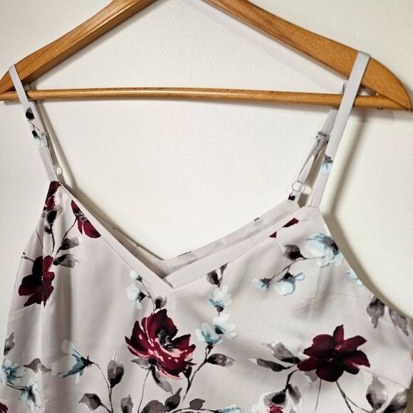 NWT WHITE HOUSE BLACK MARKET V NECK FLORAL TANK TOP SIZE MEDIUM - Picture 8 of 13